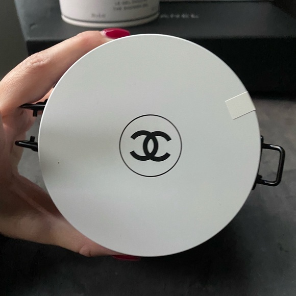 Chanel - Picture 7 of 8